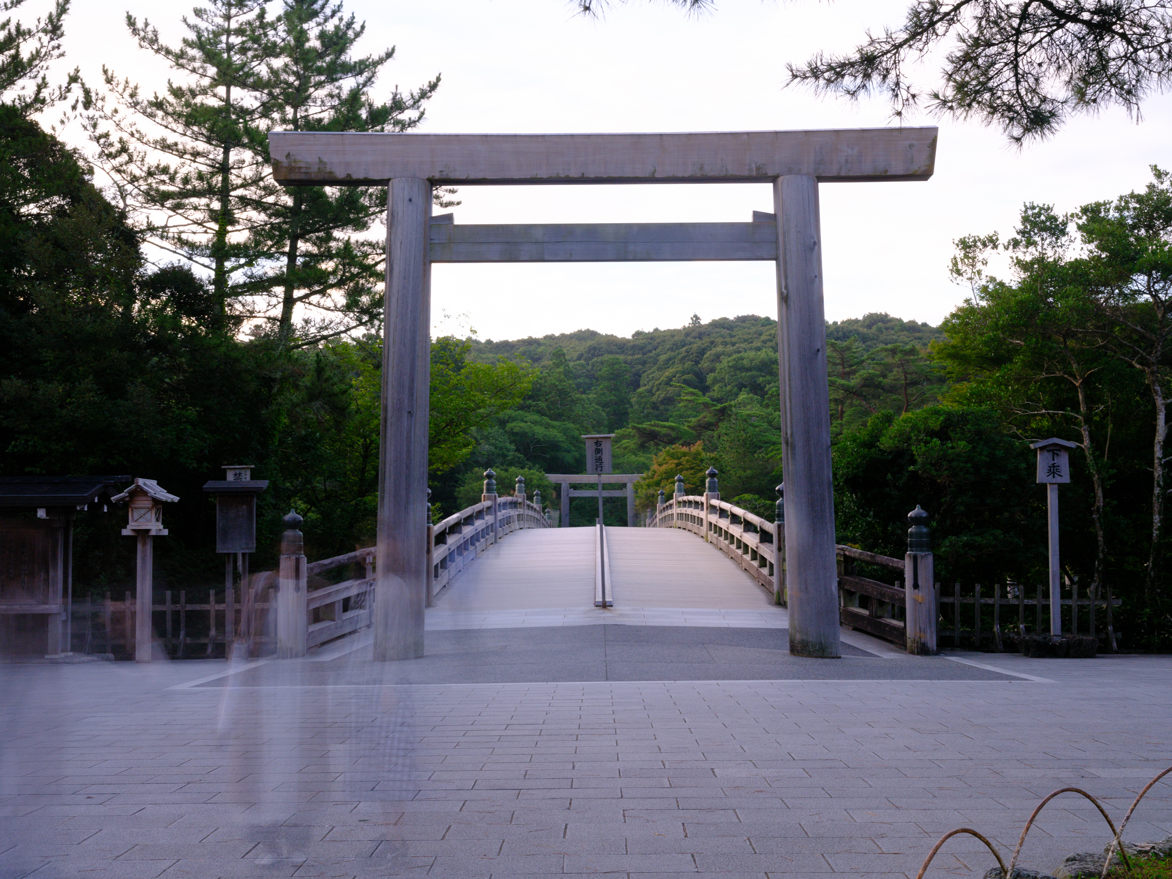長時間露光に失敗した伊勢神宮入り口の橋