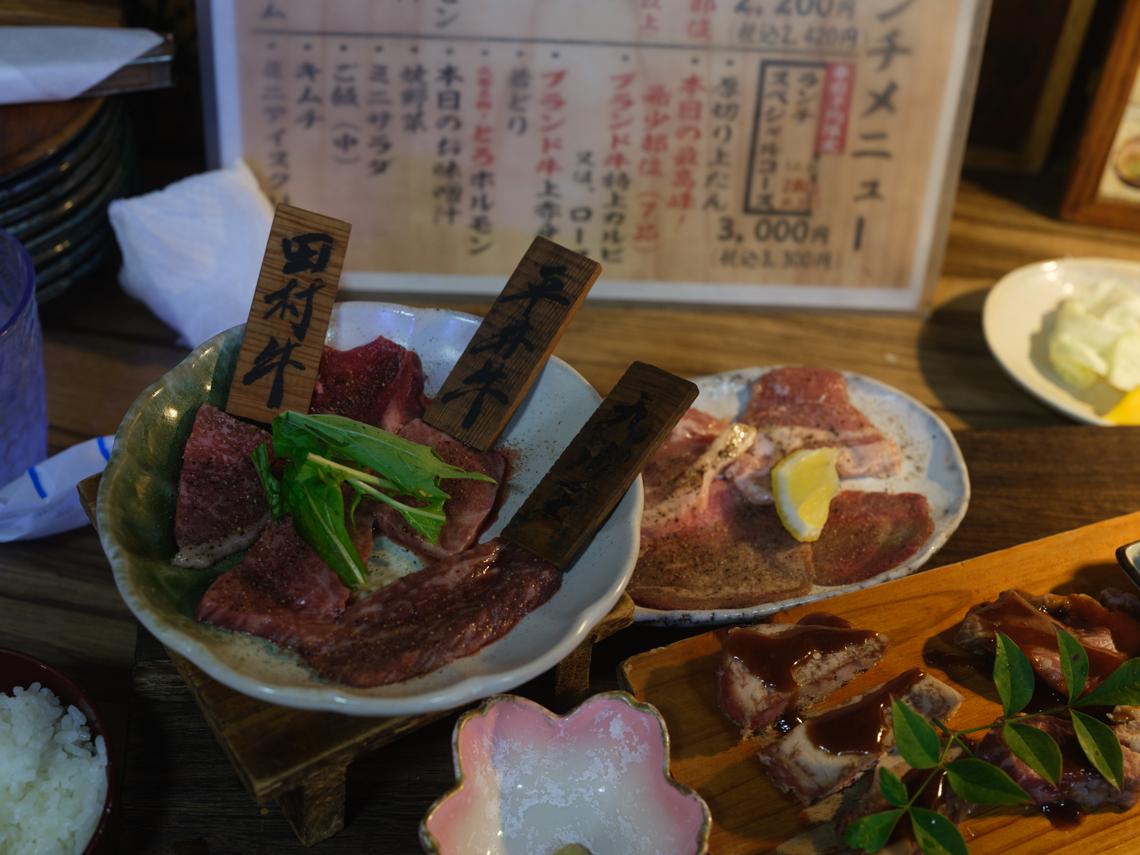 焼肉。いろんな牛が食べれてとても美味しい。丸勢。